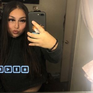 Meet your Posher, Mia